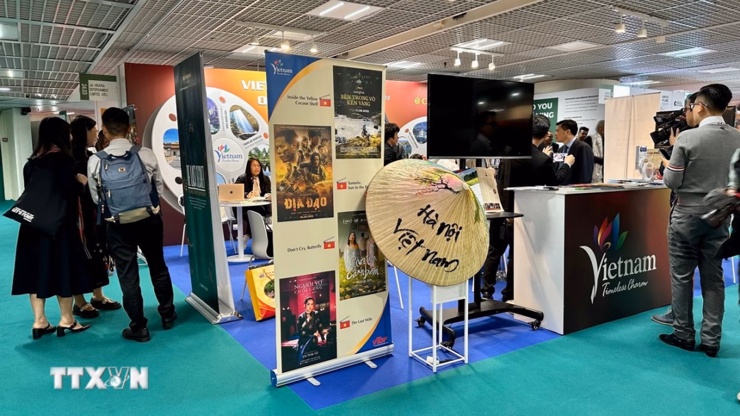 Gian hàng Việt Nam tại chợ phim Cannes 2025. Gian hàng Việt Nam tại chợ phim Cannes 2025.