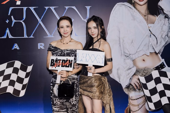 LEXXY và mẹ Thúy Hiền LEXXY và mẹ Thúy Hiền