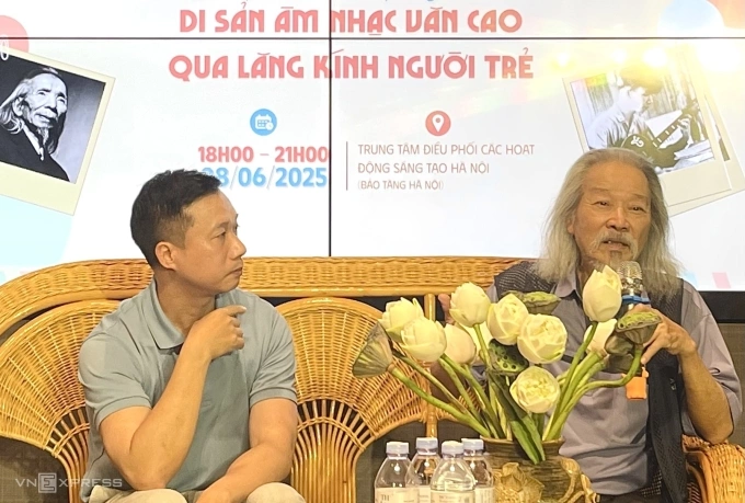 Họa sĩ Văn Thao và nhà văn Trương Quý Họa sĩ Văn Thao (trái) và nhà văn Trương Quý