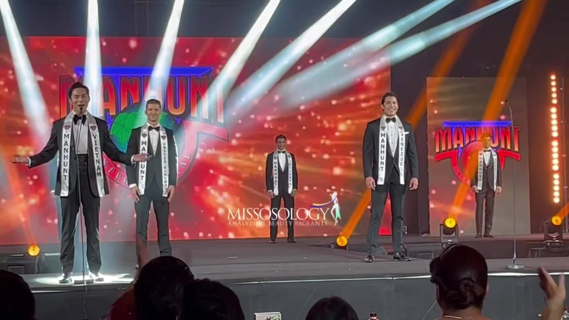 Vũ Linh tại chung kết Manhunt International 2025 Vũ Linh giới thiệu bản thân tại chung kết Manhunt International 2025