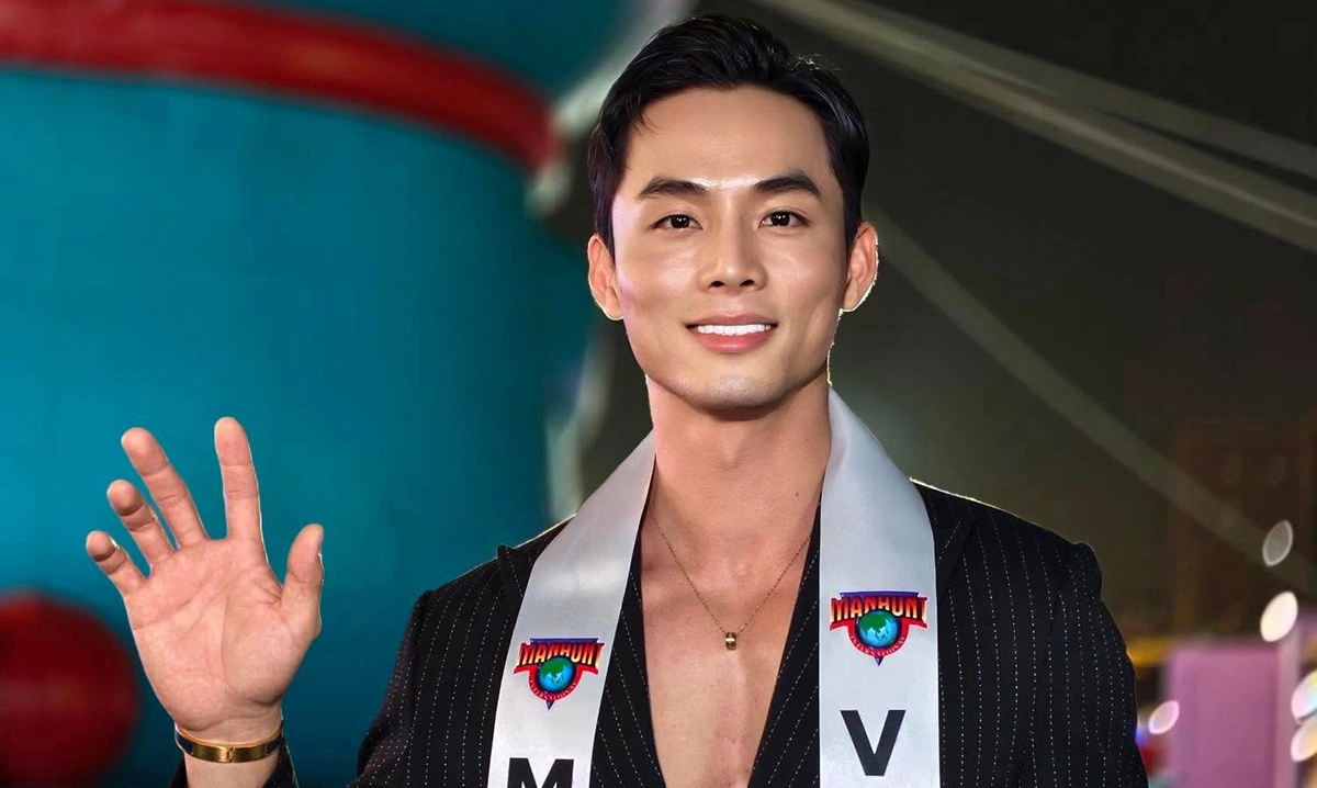 Vũ Linh nhận sash á vương 4 Vũ Linh nhận sash từ Manhunt International 2025