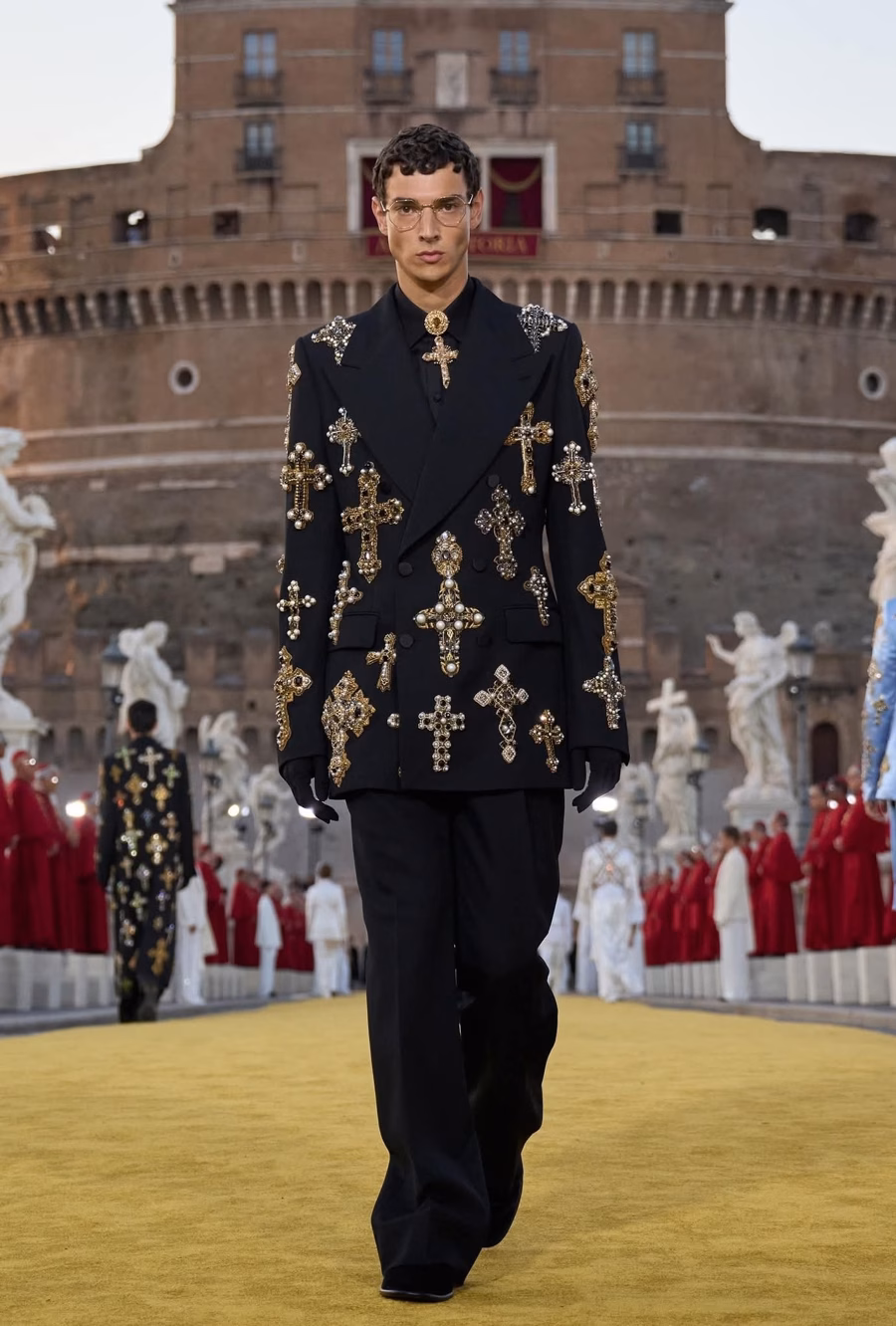 Gen Z thờ fashion: Công giáo trở thành xu hướng trong show thời trang Khi thời trang cũng hướng đến niềm tin - Ảnh 8