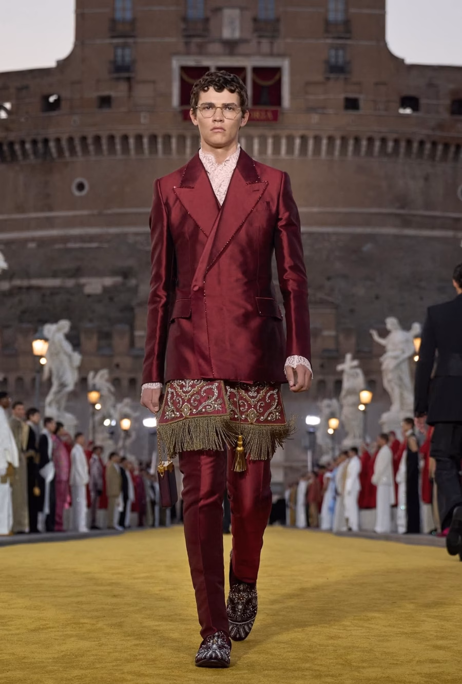 Gen Z thờ fashion: Công giáo trở thành xu hướng trong show thời trang Khi thời trang cũng hướng đến niềm tin - Ảnh 15