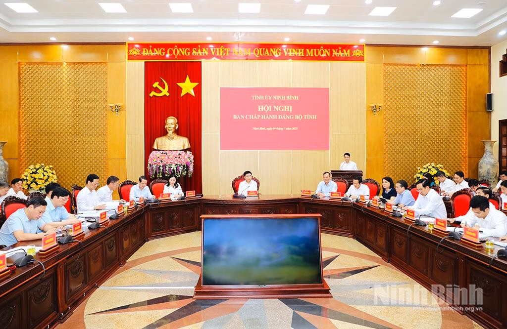 Ông Trịnh Văn Quý và bà Lưu Thị Hòa ổn định chỗ ở tạm tại Trạm Y tế phường Trần Hưng Đạo cũ.