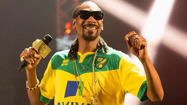 Huyền thoại rap Snoop Dogg gia nhập ban lãnh đạo CLB Swansea City cùng Luka Modric Khi biểu diễn ở Norwich mười năm trước, Snoop Dogg đã mặc áo đấu của CLB này.