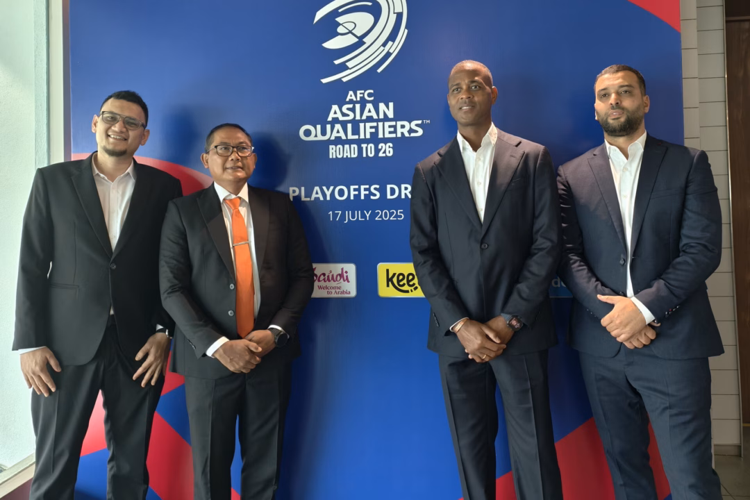 Indonesia tổn thất nặng nề trước trận gặp Iraq ở vòng loại World Cup Romeny ôm mặt khi chấn thương nặng. Ảnh: Kompas