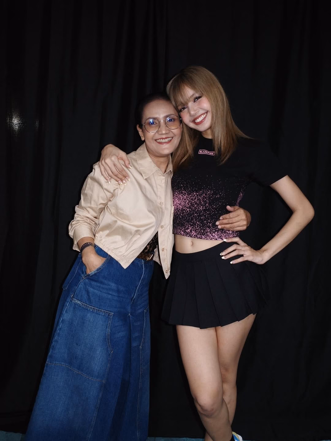 Lisa phá phong cách với loạt outfit trẻ trung như gen Z