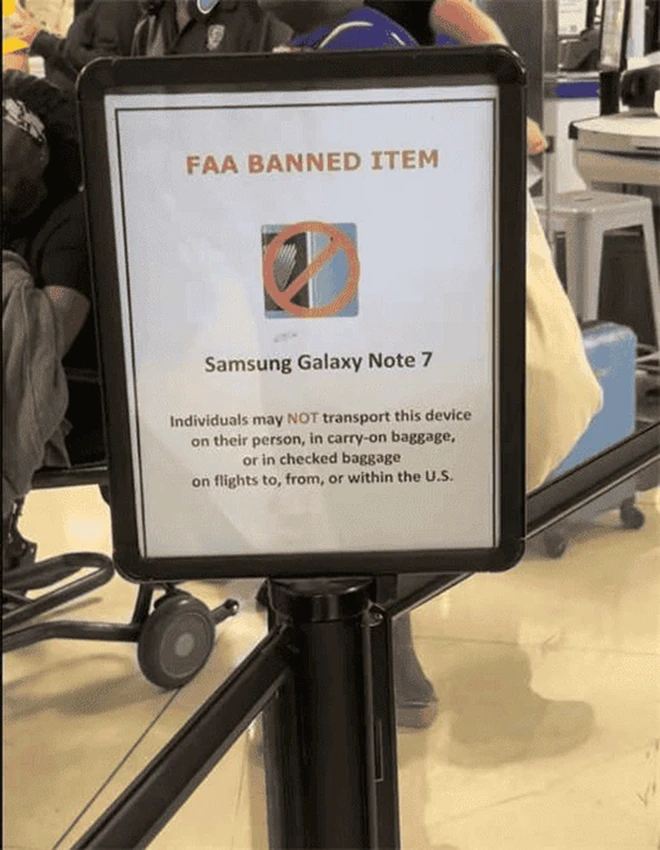 Samsung dẫn đầu thị trường toàn cầu bất chấp những bê bối về pin Thông báo cấm Samsung Galaxy Note 7 tại sân bay Mỹ. Ảnh: TikTok/Malckbro.