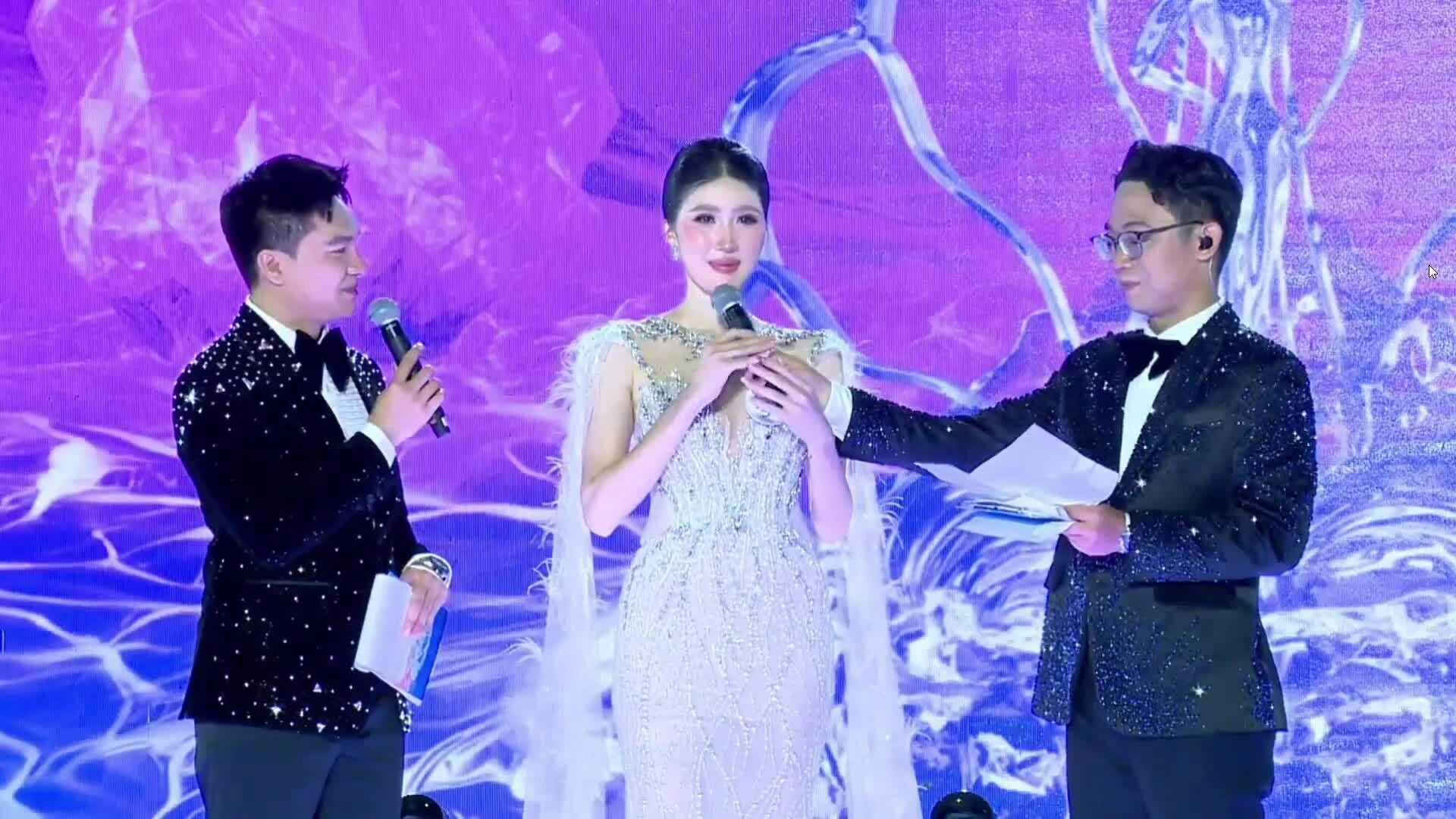 Á hậu Linh Chi