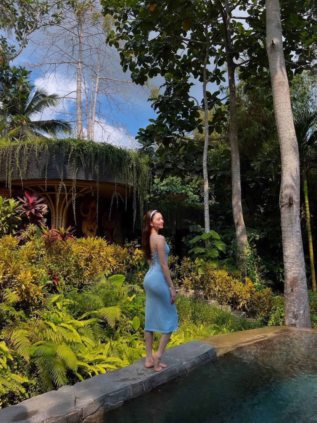 Thiều Bảo Trang khoe thân hình gợi cảm khi du lịch ở Bali Thiều Bảo Trang diện bikini với váy lưới khoe dáng ở Bali - 2