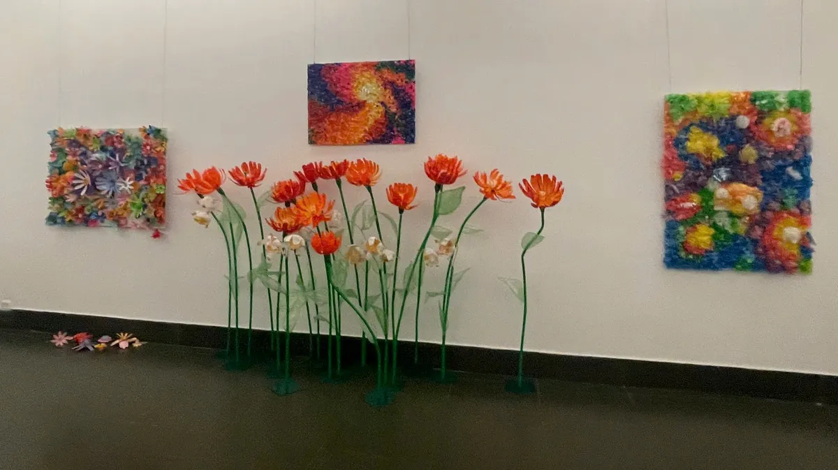 Triển lãm tôn vinh văn hóa truyền thống của các “họa sĩ nhí” tại Hà Nội Một góc trưng bày tại triển lãm