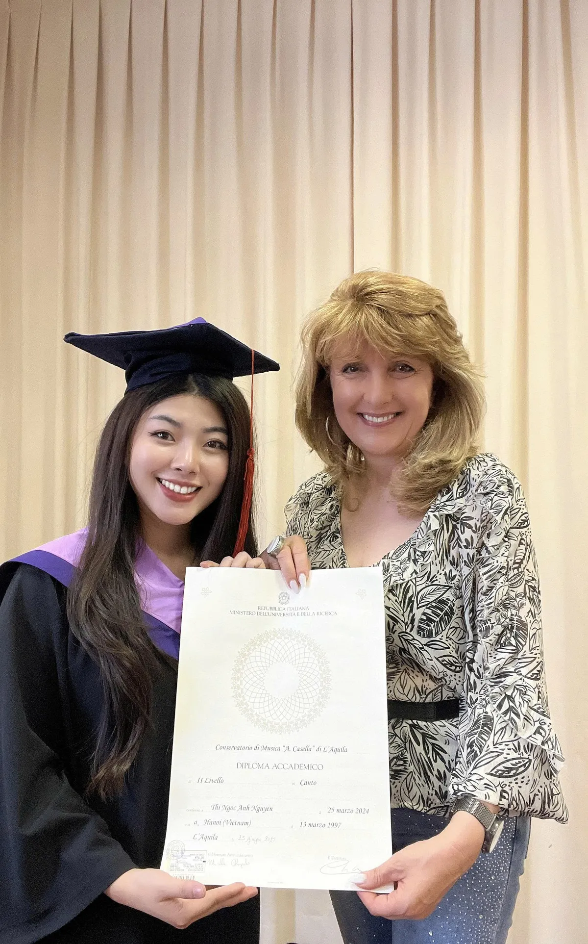 Ca sĩ Gemma Nguyễn: Kết hợp opera với dân ca Việt Nam để tạo ra âm nhạc độc đáo Gemma Nguyễn nhận bằng tốt nghiệp Thạc sĩ chuyên ngành Thanh nhạc Biểu diễn Opera sau gần 5 năm học tập tại Nhạc viện Alfredo Casella (TP L’Aquila, Italy), ảnh NVCC