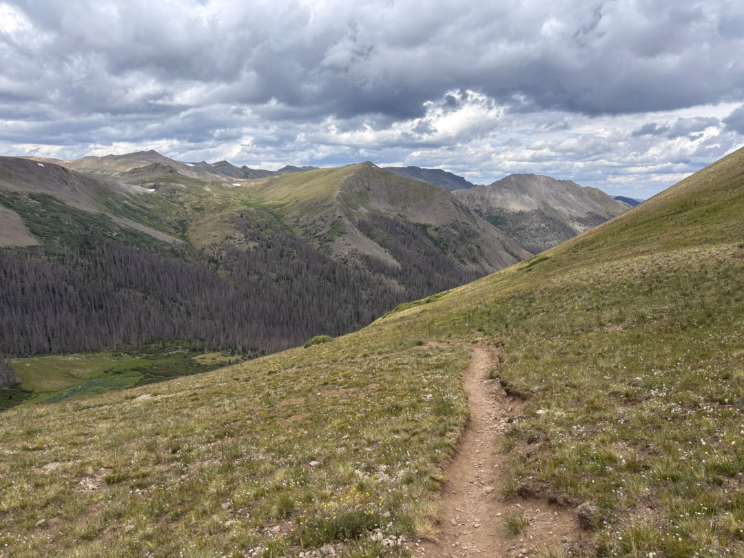 Leo núi挑戰 trên đường mòn Colorado: Khám phá khung cảnh tuyệt đẹp và chinh phục đỉnh cao
