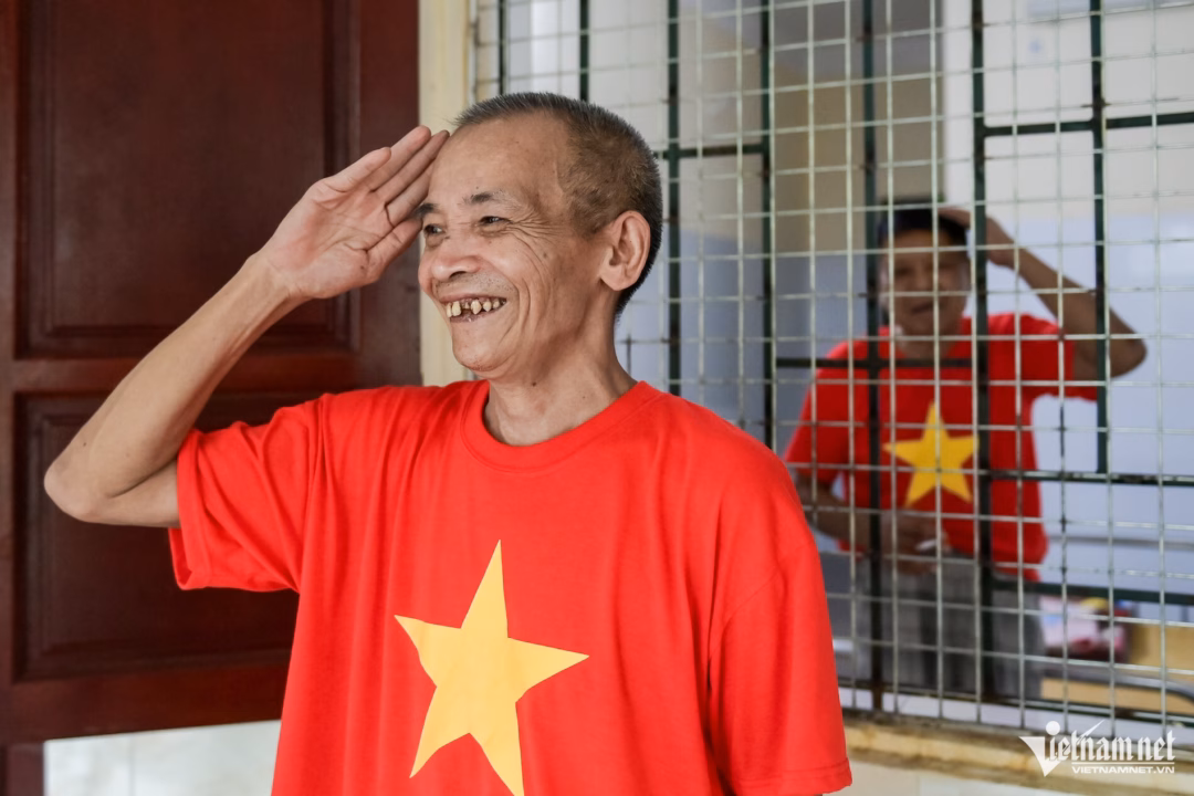 Nơi chăm sóc tận tâm những thương binhพิเศษ Ông Vũ Hữu Tỵ (quê Ninh Bình) từng là chiến sĩ lái xe Trường Sơn. Ông nhập ngũ năm 1968, đến năm 1971 thì bị thương do sức ép của bom mìn, tỷ lệ thương tật 81%.
