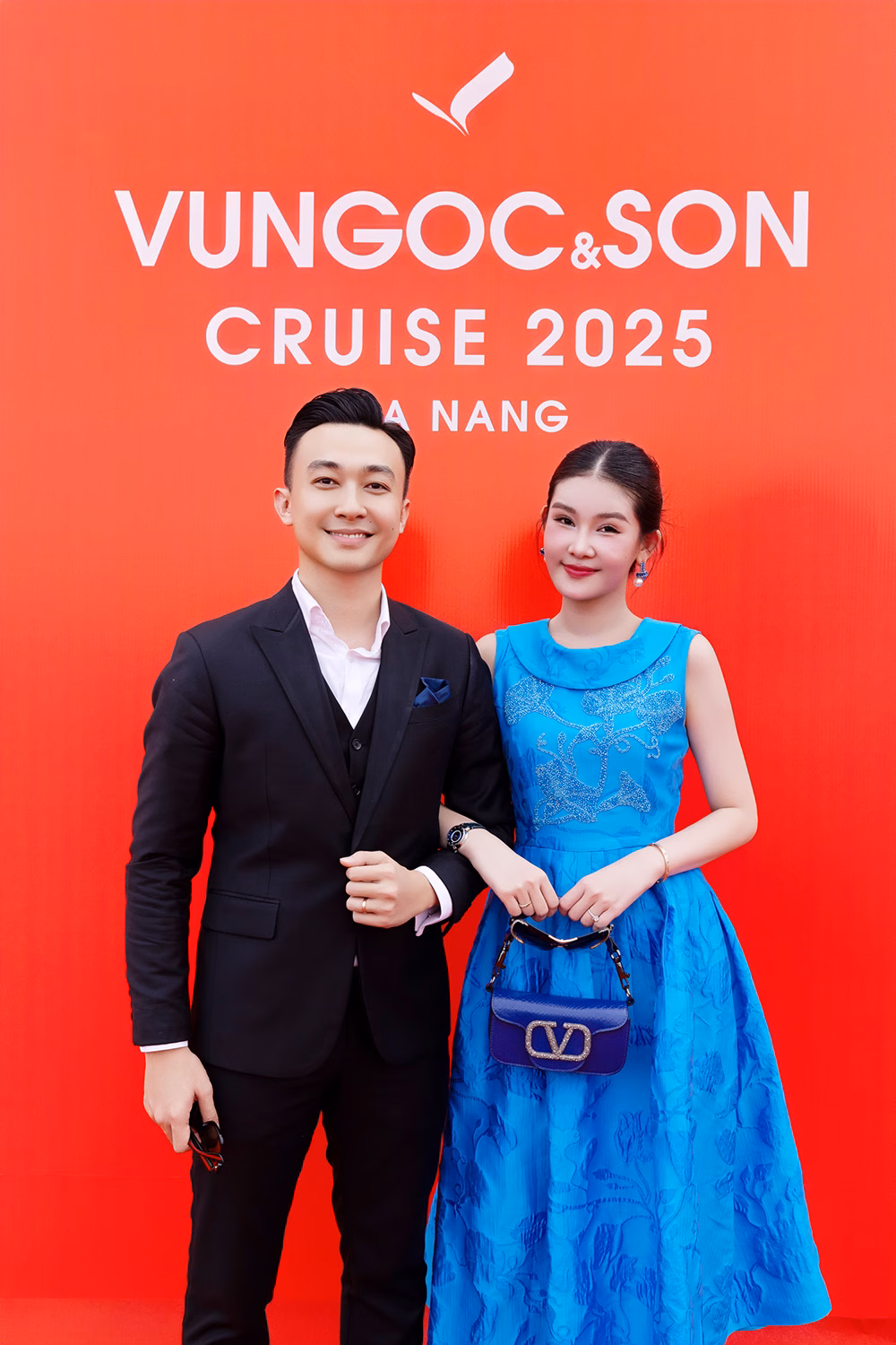 Nữ thần làng thời trang Việt quy tụ tại sự kiện VUNGOC&SON Cruise 2025 bên sông Hàn Vợ chồng Hoa hậu Lê Âu Ngân Anh thu hút với nụ cười hạnh phúc viên mãn