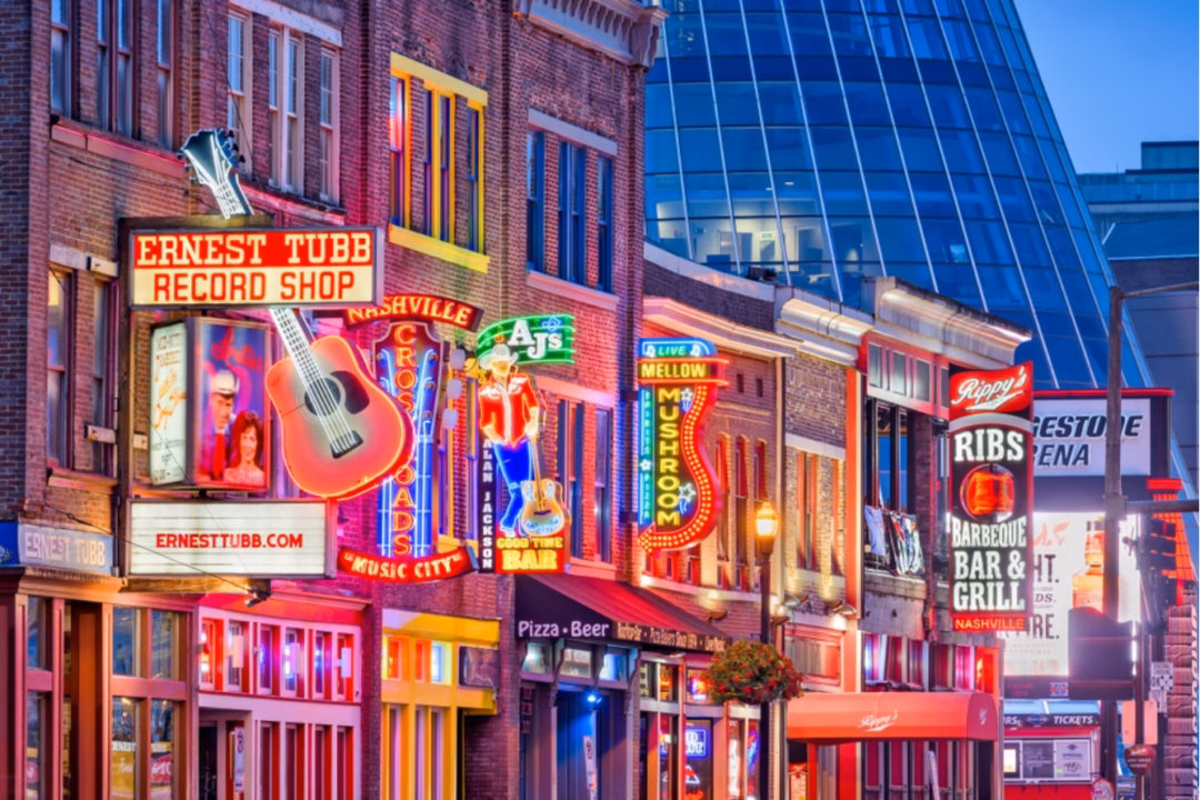 Top 5 Địa Điểm Du Lịch Mùa Hè Nashville – Thủ Phủ Nhạc Đồng Quê Mỹ Đại lộ Broadway mang đậm chất "Americana" (Nguồn hình: Sưu tầm)