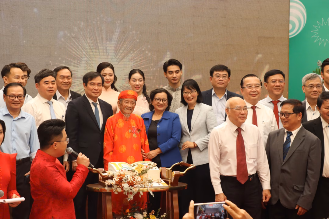 Sự kiện kỷ niệm 10 năm Đường s&aacute;ch TP HCM - Ảnh 1