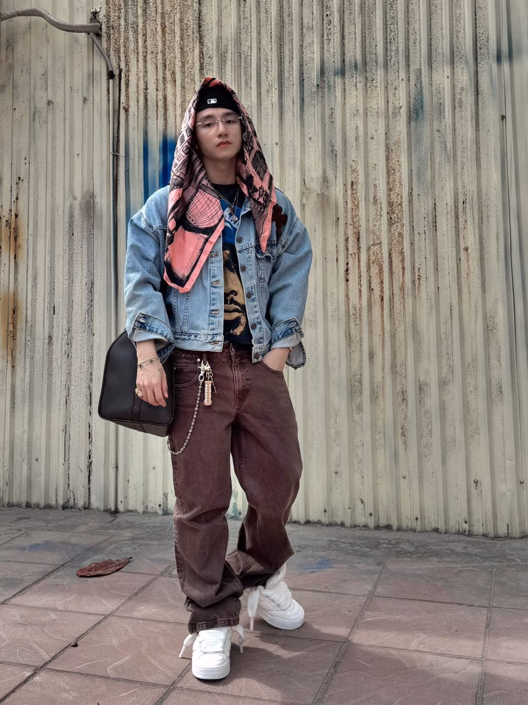 Sơn T&ugrave;ng M‑TP phối đồng hồ Rolex với set đồ street style