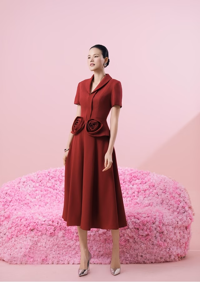 Thiết kế màu đỏ trầm ấm