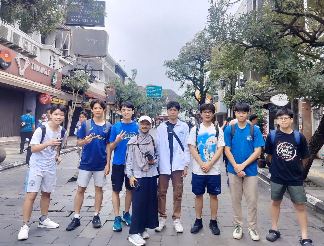 Học sinh Việt Nam tham gia các hoạt động giao lưu văn hóa tại Indonesia. Học sinh Việt Nam tham gia các hoạt động giao lưu văn hóa tại Indonesia.