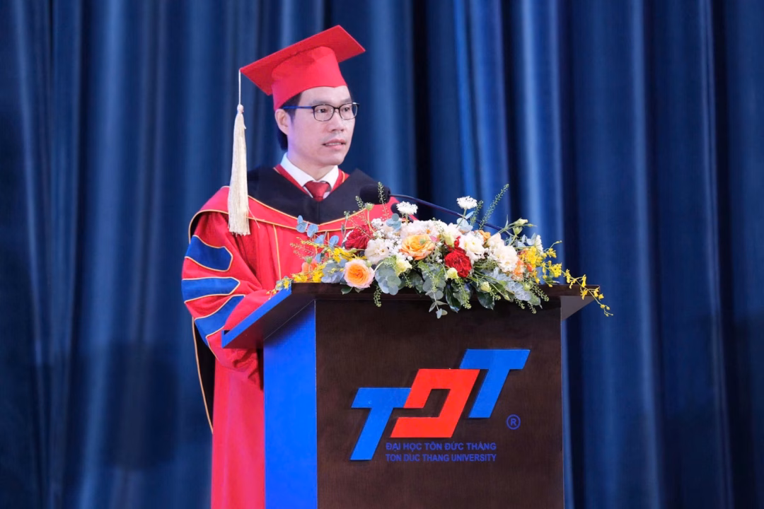 TS Trần Trọng Đạo – Hiệu trưởng nhà trường phát biểu tại lễ tốt nghiệp TS Trần Trọng Đạo – Hiệu trưởng nhà trường phát biểu tại lễ tốt nghiệp