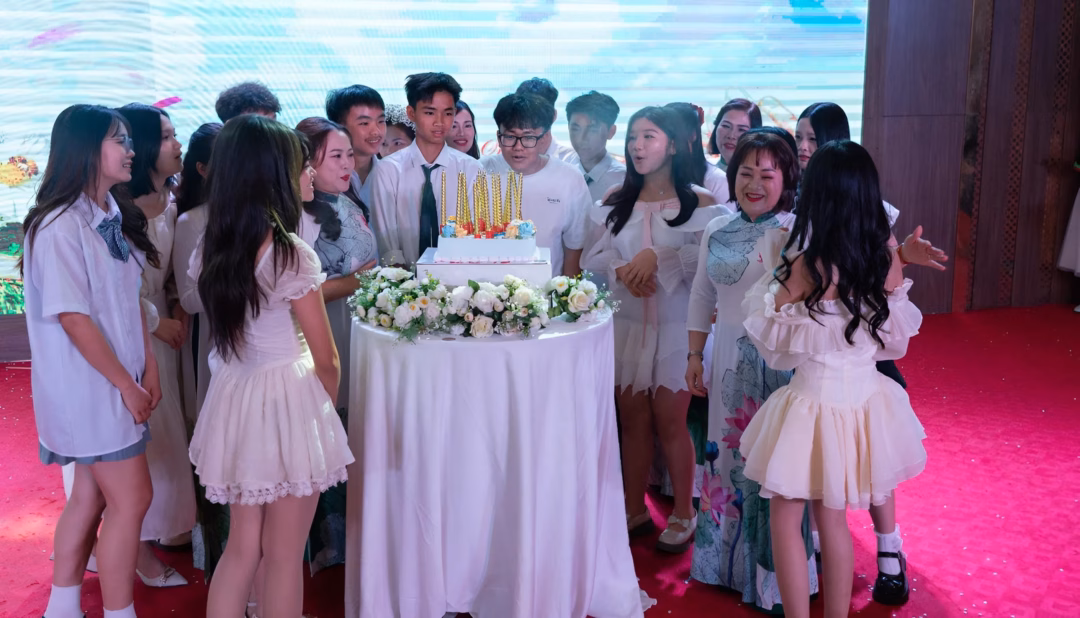 Khoảnh khắc đáng nhớ Lễ tri ân và trưởng thành của Trường THCS Him Lam