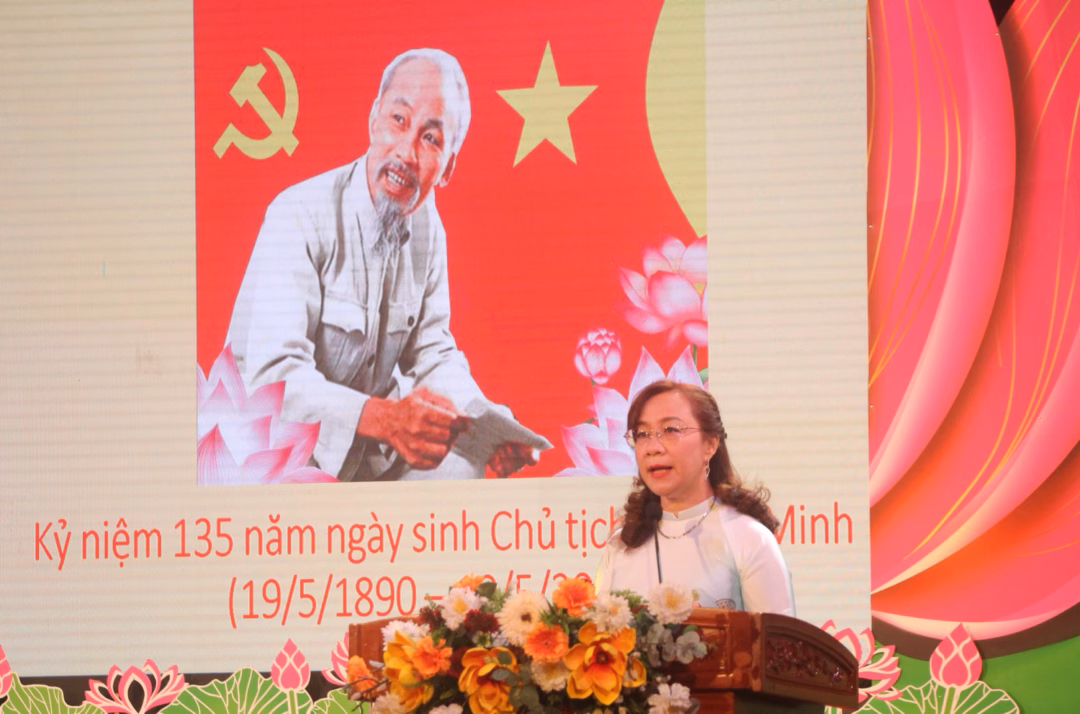 Bà Lê Thị Thanh Giang phát biểu tại buổi lễ.