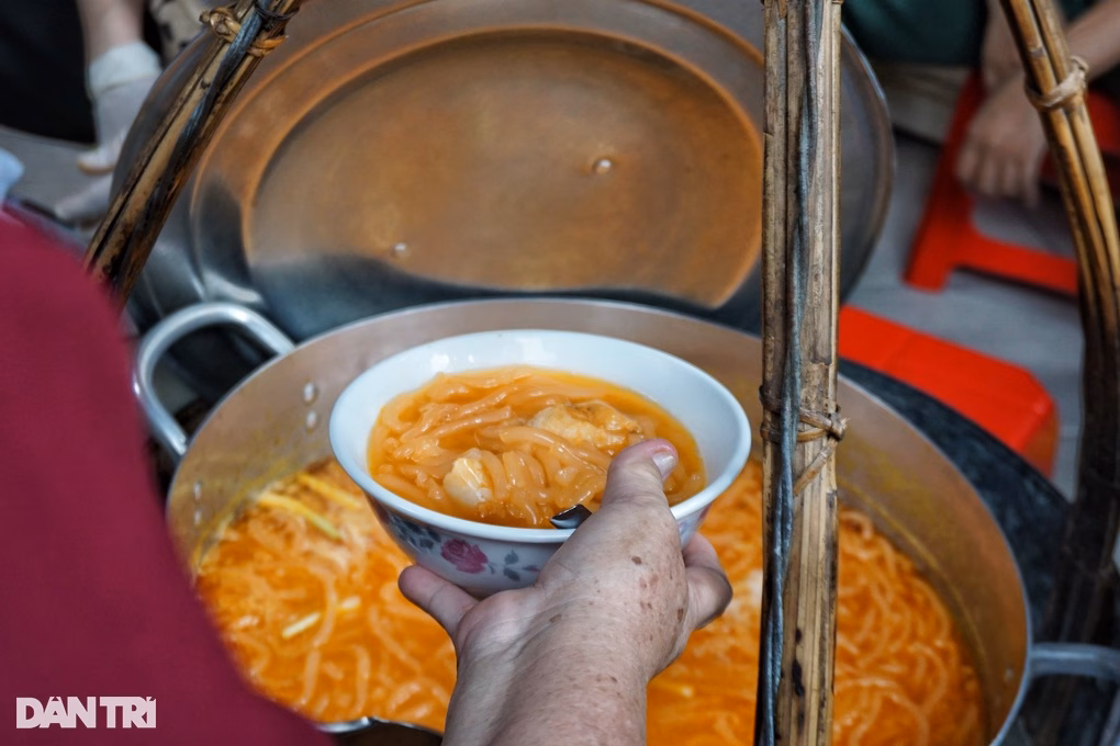 Quán bánh canh nhanh nhất TPHCM nghỉ bán, khách vội đến ăn vẫn không kịp -4 Quán bánh canh nhanh nhất TPHCM nghỉ bán, khách vội đến ăn vẫn không kịp -4