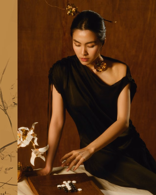Tăng Thanh Hà 'khoe' phụ kiện nhựa tái chế đẹp ngỡ ngàng- Ảnh3. Quá trình tạo ra phụ kiện từ nhựa tái chế