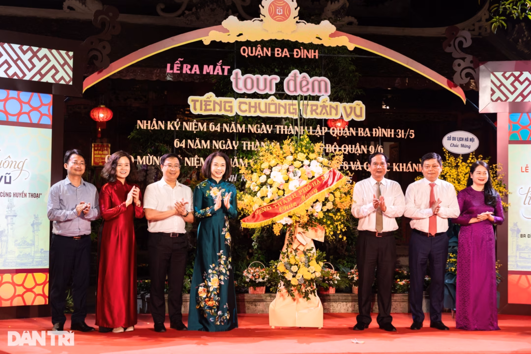 Tour đêm “Tiếng chuông Trấn Vũ” tại đền Quán Thánh: Một hành trình văn hóa đặc sắc Trải nghiệm tour đêm tại đền Quán Thánh