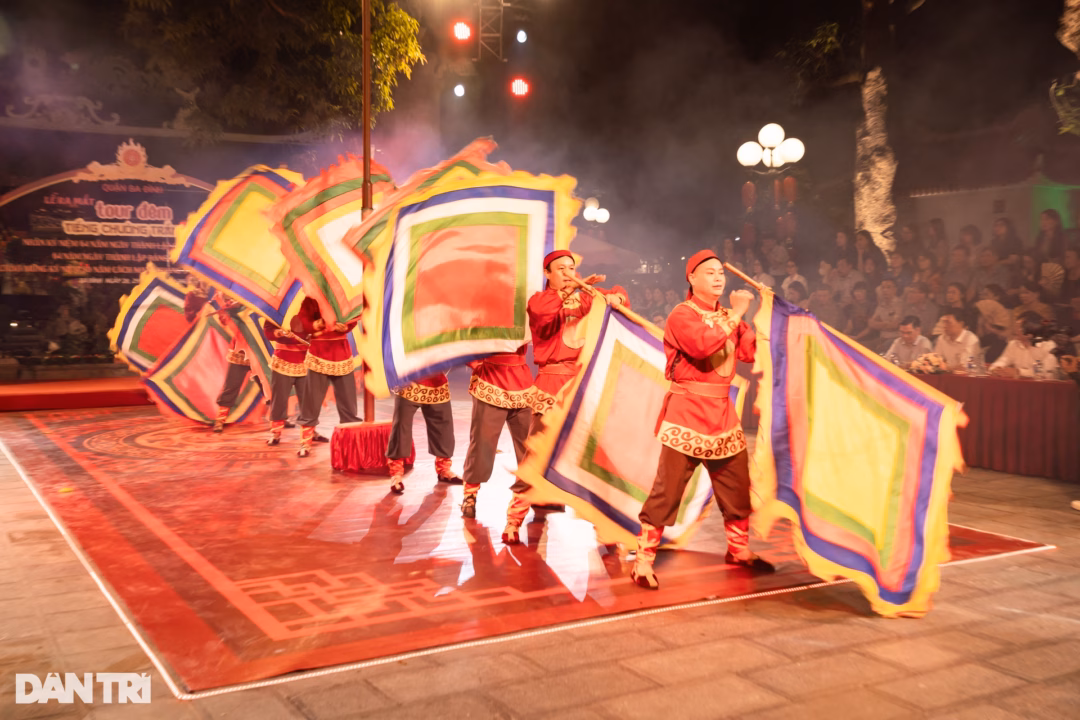 Tour đêm “Tiếng chuông Trấn Vũ” tại đền Quán Thánh: Một hành trình văn hóa đặc sắc Tour đêm “Tiếng chuông Trấn Vũ” tại đền Quán Thánh: Một hành trình văn hóa đặc sắc