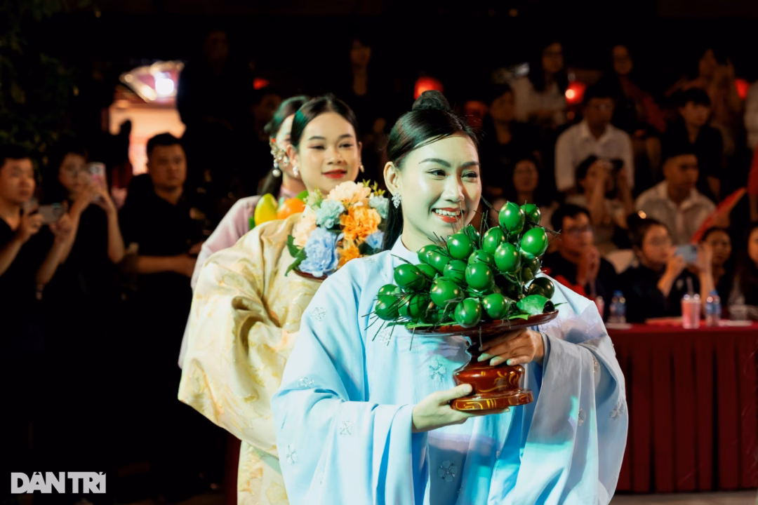 Tour đêm “Tiếng chuông Trấn Vũ” tại đền Quán Thánh: Một hành trình văn hóa đặc sắc Tour đêm “Tiếng chuông Trấn Vũ” tại đền Quán Thánh: Một hành trình văn hóa đặc sắc