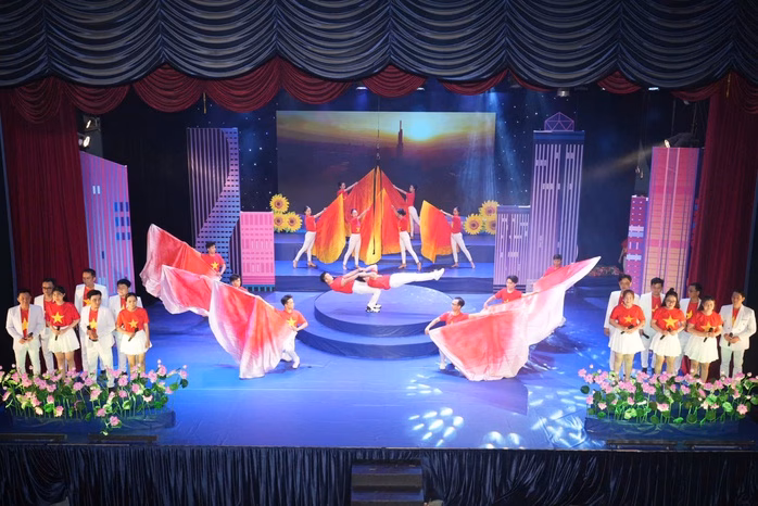 Liveshow Ánh Dương soi sáng với nhiều tiết mục đặc sắc Liveshow Ánh Dương soi sáng với nhiều tiết mục đặc sắc