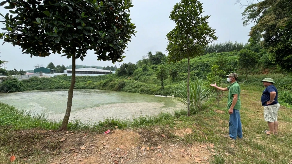 Chủ đầu tư vô ý chôn sống lối vào nghĩa trang: Người dân bức xúc