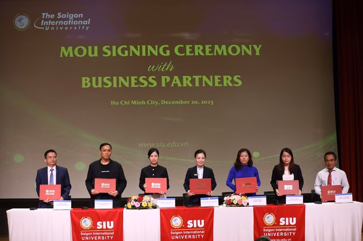 Đại học Quốc tế Sài Gòn tặng học bổng 50% cho con cán bộ giáo dục và y tế Mạng lưới đối tác chiến lược là nền tảng giúp sinh viên tiếp cận cơ hội nghề nghiệp sớm và tự tin hơn sau khi ra trường - Ảnh: SIU