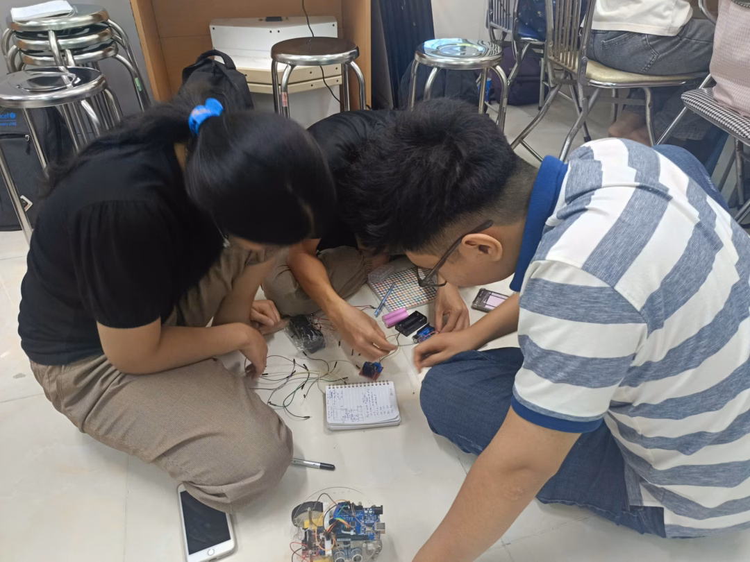 Vận dụng các bài học lý thuyết để giải quyết các thử thách thực tế với mobile robot.