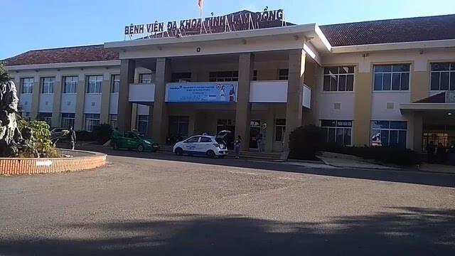 Lâm Đồng yêu cầu bệnh viện công khai đường dây nóng để tiếp nhận phản ánh về chất lượng khám chữa bệnh Các bệnh viện ở Lâm Đồng phải công khai điện thoại đường dây nóng- Ảnh 2.