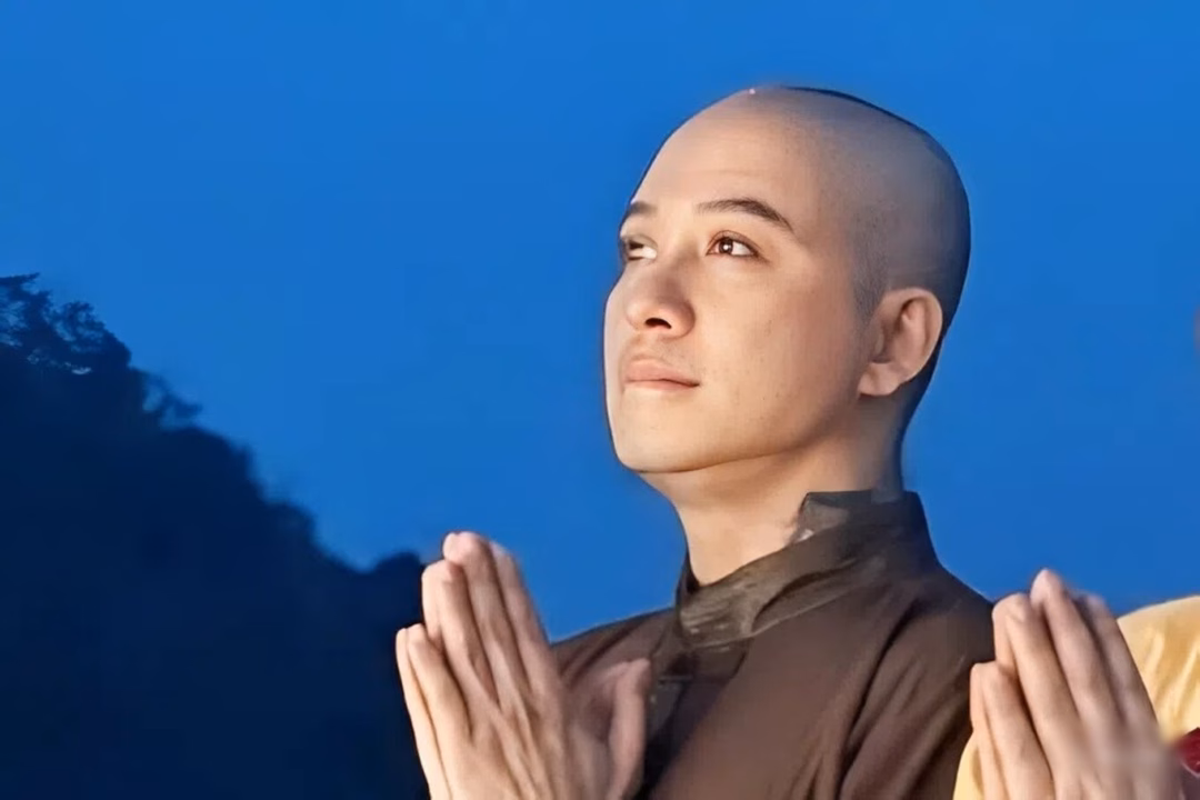 Tuấn Hưng bất ngờ cạo đầu cầu nguyện cho sức khoẻ của mẹ Thời gian qua Tuấn Hưng ở Hà Nội chăm sóc mẹ (Ảnh: Facebook nhân vật).