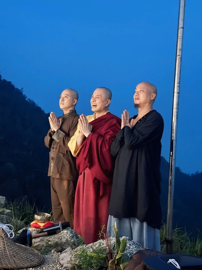 Tuấn Hưng, xuống tóc, cạo đầu ảnh 2