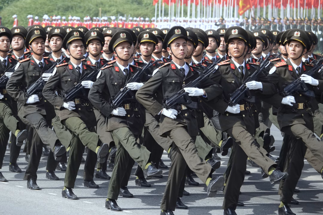 43 khối đội ngũ diễu binh trong ngày Quốc khánh 2/9 Khối nam sĩ quan An ninh mạng và phòng chống tội phạm sử dụng công nghệ cao.