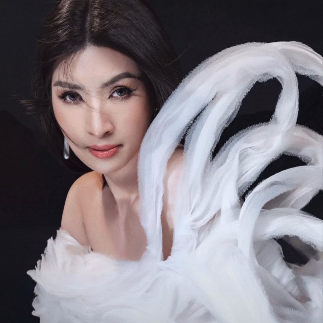 Ca sĩ Nguyễn Hồng Nhung hạnh phúc với người chồng doanh nhân bên cạnh con thơ Nguyễn Hồng Nhung rạng rỡ tuổi 44.