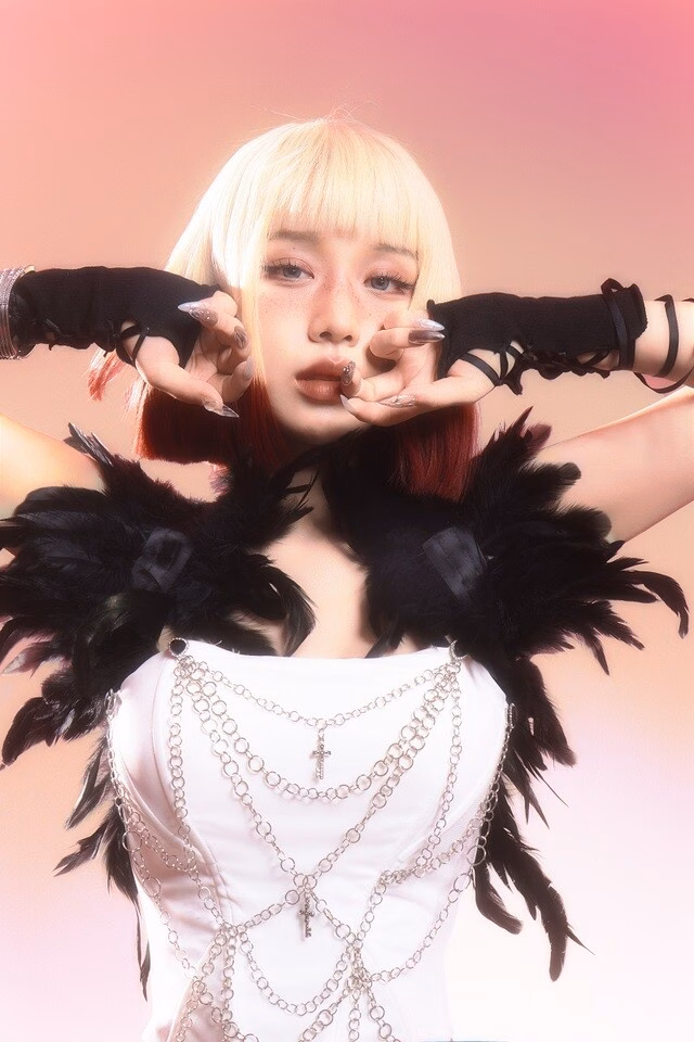 Han Sara cất giọng trong Concert Unfrozen Han Sara rã đông sau 2 năm - Ảnh: 84 ENT