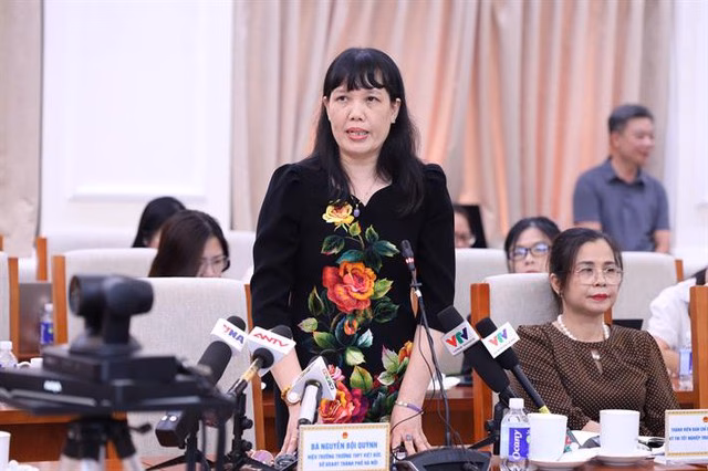 Kỳ thi tốt nghiệp THPT năm 2022 Bà Nguyễn Bội Quỳnh, Hiệu trưởng Trường THPT Việt Đức trao đổi tại Hội nghị