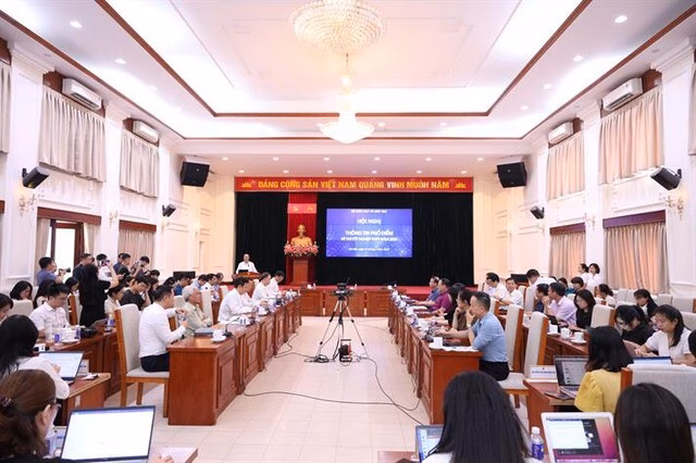 Kỳ thi tốt nghiệp THPT năm 2022 Giám đốc Sở GDĐT Nghệ An Thái Văn Thành trao đổi tại Hội nghị