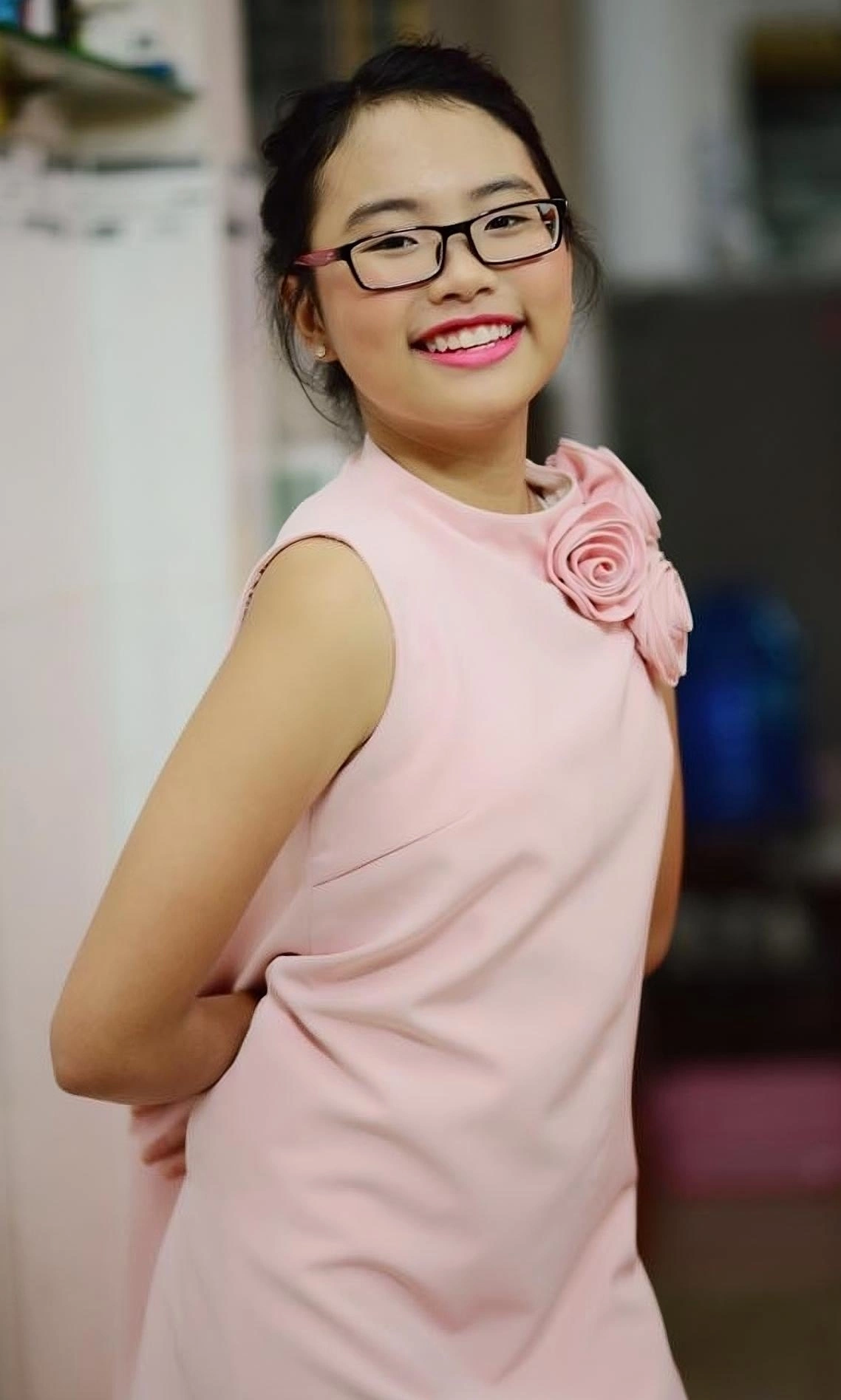 Phương Mỹ Chi: Hành Trình Tự Tin và Phong Cách Mới Nhiều lần, cô được khen cách chọn trang phục tối giản nhưng hợp dáng, hợp tuổi.