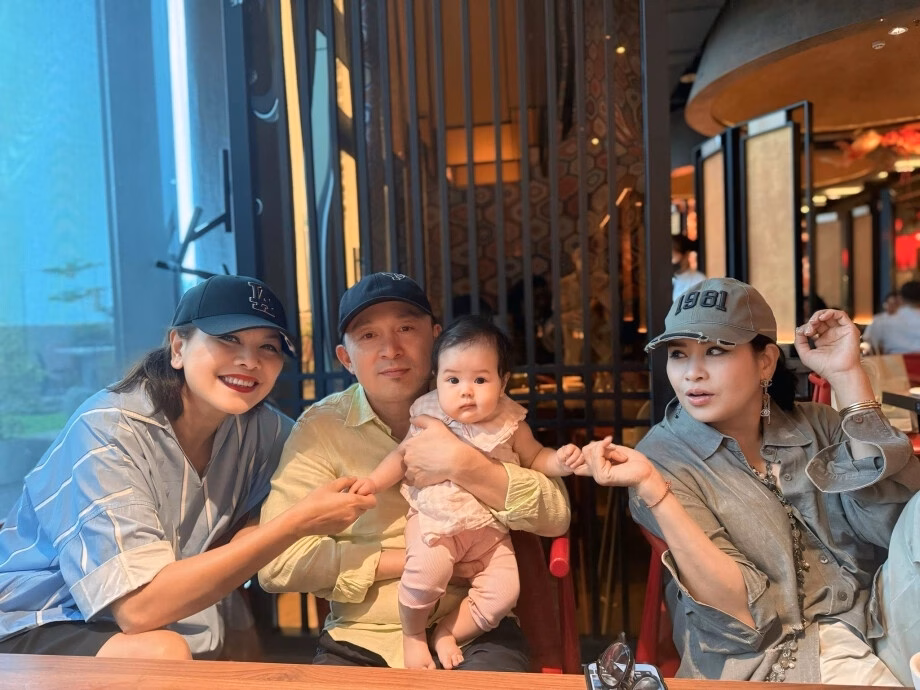 Quốc Trung hạnh phúc khi con gái chọn mình chứ không là Thanh Lam Diva Thanh Lam khoe ảnh hạnh phúc cùng 2 con và cháu ngoại.