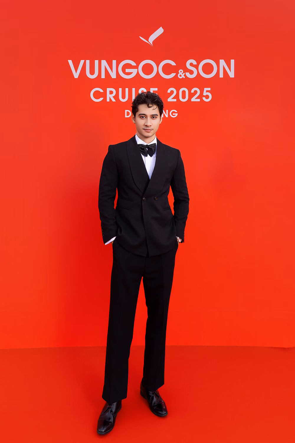 Show diễn VUNGOC&SON Cruise 2025: Thiên hà tỏa sáng bên sông Hàn Nam vương Tuấn Ngọc