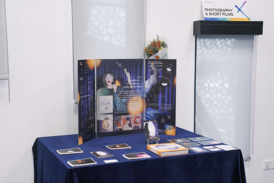 Sinh viên BUV thể hiện đa dạng nghệ thuật tại Triển lãm SPECTRUM – Summer Show2025 Sinh viên thời nay không chỉ học để thi, họ còn tạo ra triển lãm sáng tạo nhìn là mê: 80 dự án, vạn sắc màu được kể- Ảnh 6.