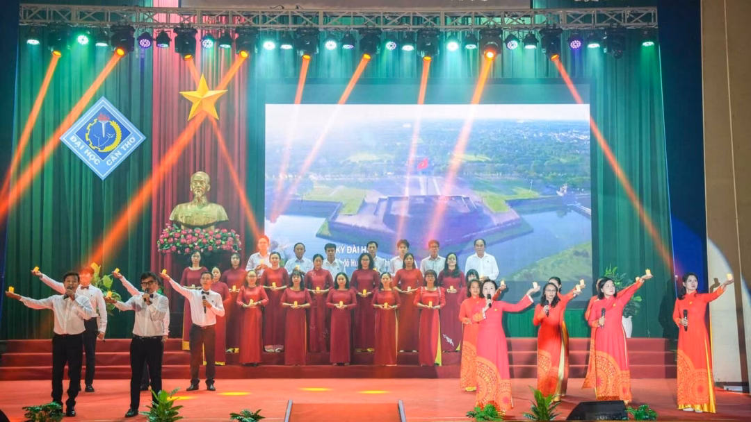 Sinh viên Đại học Cần Thơ tỏa sáng trong cuộc thi kể chuyện và nghệ thuật