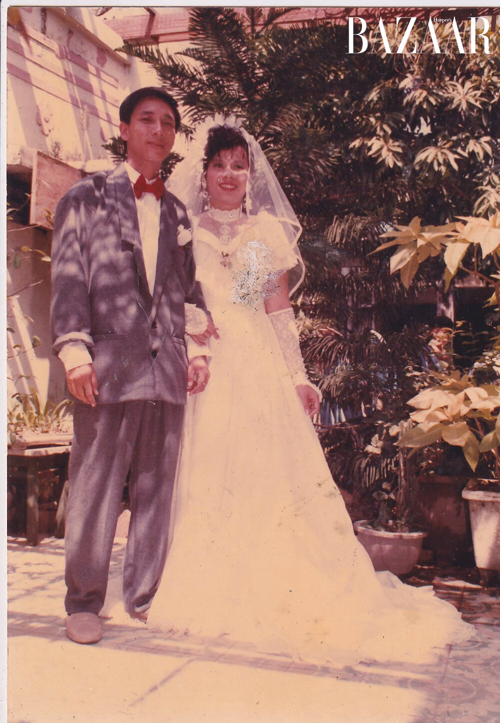 Cô dâu và các phù dâu trong ảnh chụp đám cưới năm 1990